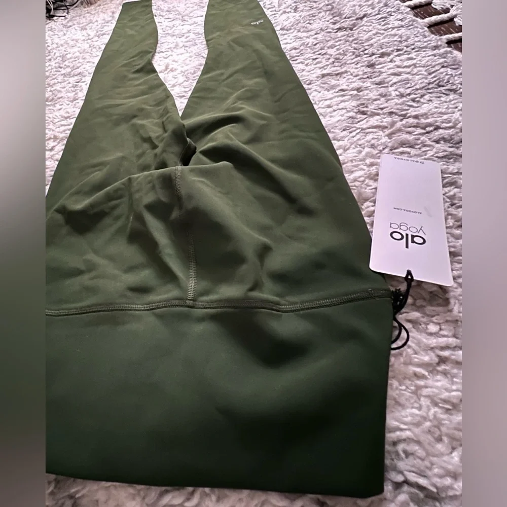 RARE ALO NWT High Waist Ripped Warrior Leggings in Hunter Green— XS